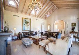 Luxury villa for sale in Altos Reales – 1,265 m² built in Marbella Golden Mile! Luxury villa for sale in Altos Reales – 1,265 m² built in Marbella Golden Mile!
