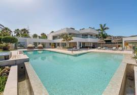Exclusive contemporary villa in La Cerquilla – luxury, privacy and views of La Concha Exclusive contemporary villa in La Cerquilla – luxury, privacy and views of La Concha