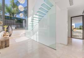 Exclusive contemporary villa in La Cerquilla – luxury, privacy and views of La Concha Exclusive contemporary villa in La Cerquilla – luxury, privacy and views of La Concha