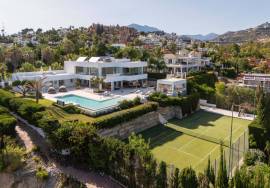 Exclusive contemporary villa in La Cerquilla – luxury, privacy and views of La Concha Exclusive contemporary villa in La Cerquilla – luxury, privacy and views of La Concha