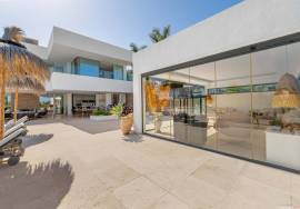 Exclusive contemporary villa in La Cerquilla – luxury, privacy and views of La Concha Exclusive contemporary villa in La Cerquilla – luxury, privacy and views of La Concha