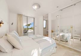 Exclusive contemporary villa in La Cerquilla – luxury, privacy and views of La Concha Exclusive contemporary villa in La Cerquilla – luxury, privacy and views of La Concha