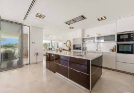 Exclusive contemporary villa in La Cerquilla – luxury, privacy and views of La Concha Exclusive contemporary villa in La Cerquilla – luxury, privacy and views of La Concha