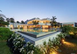 Exclusive contemporary villa in La Cerquilla – luxury, privacy and views of La Concha Exclusive contemporary villa in La Cerquilla – luxury, privacy and views of La Concha