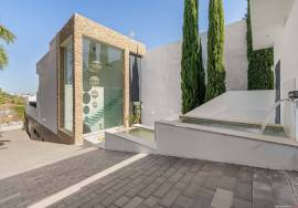 Exclusive contemporary villa in La Cerquilla – luxury, privacy and views of La Concha Exclusive contemporary villa in La Cerquilla – luxury, privacy and views of La Concha