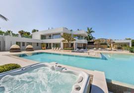 Exclusive contemporary villa in La Cerquilla – luxury, privacy and views of La Concha Exclusive contemporary villa in La Cerquilla – luxury, privacy and views of La Concha