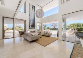 Exclusive contemporary villa in La Cerquilla – luxury, privacy and views of La Concha Exclusive contemporary villa in La Cerquilla – luxury, privacy and views of La Concha