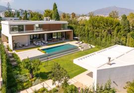 Contemporary luxury villa with 6 bedrooms and over 1,000 m² built in Guadalmina Alta, Marbella Contemporary luxury villa with 6 bedrooms and over 1,000 m² built in Guadalmina Alta, Marbella