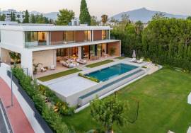 Contemporary luxury villa with 6 bedrooms and over 1,000 m² built in Guadalmina Alta, Marbella Contemporary luxury villa with 6 bedrooms and over 1,000 m² built in Guadalmina Alta, Marbella