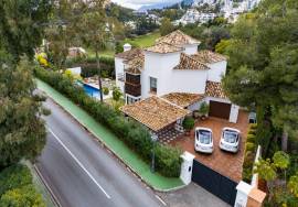 Charming Mediterranean villa with golf views in La Quinta, Benahavis Charming Mediterranean villa with golf views in La Quinta, Benahavis