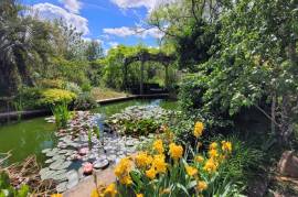 An Elegant, Renovated Contemporary Villa Set In A Magnificent 2,300 M2 Lansdcaped Garden. An Elegant, Renovated Contemporary Villa Set In A Magnificent 2,300 M2 Lansdcaped Garden.