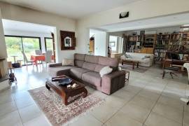 An Elegant, Renovated Contemporary Villa Set In A Magnificent 2,300 M2 Lansdcaped Garden. An Elegant, Renovated Contemporary Villa Set In A Magnificent 2,300 M2 Lansdcaped Garden.