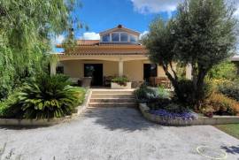 An Elegant, Renovated Contemporary Villa Set In A Magnificent 2,300 M2 Lansdcaped Garden.