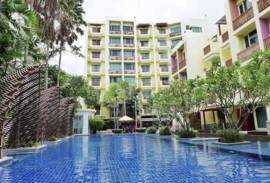Top Floor 2 Bedroom Condo In Prime Location