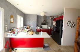 6 room, 193m2 Villa for sale in Magalas - 582 000 € * 6 room, 193m2 Villa for sale in Magalas - 582 000 € *