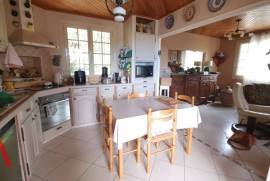 6 room, 135m2 House for sale in Poujols - 399 000 € * 6 room, 135m2 House for sale in Poujols - 399 000 € *