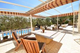 STUNNING 4 BEDROOM HOME WITH VIEWS, POOL, SUMMER KITCHEN AND GARAGE STUNNING 4 BEDROOM HOME WITH VIEWS, POOL, SUMMER KITCHEN AND GARAGE