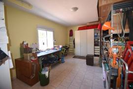 STUNNING 4 BEDROOM HOME WITH VIEWS, POOL, SUMMER KITCHEN AND GARAGE STUNNING 4 BEDROOM HOME WITH VIEWS, POOL, SUMMER KITCHEN AND GARAGE