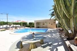 STUNNING 4 BEDROOM HOME WITH VIEWS, POOL, SUMMER KITCHEN AND GARAGE STUNNING 4 BEDROOM HOME WITH VIEWS, POOL, SUMMER KITCHEN AND GARAGE