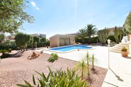 STUNNING 4 BEDROOM HOME WITH VIEWS, POOL, SUMMER KITCHEN AND GARAGE STUNNING 4 BEDROOM HOME WITH VIEWS, POOL, SUMMER KITCHEN AND GARAGE