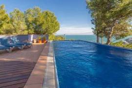 Detached house in Tamariu with privileged views of the sea and the coast