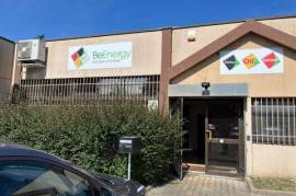 Local commercial d'environ 223m2