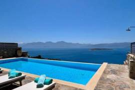 Villa with exceptional views, guest studio and pool near Agios Nikolaos