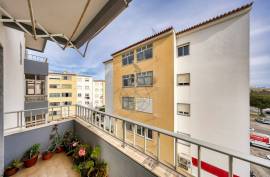 Furnished and Refurbished 3 Bedroom Apartment with 2 Bathrooms and Garage in Portimão Furnished and Refurbished 3 Bedroom Apartment with 2 Bathrooms and Garage in Portimão