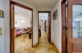 Furnished and Refurbished 3 Bedroom Apartment with 2 Bathrooms and Garage in Portimão Furnished and Refurbished 3 Bedroom Apartment with 2 Bathrooms and Garage in Portimão