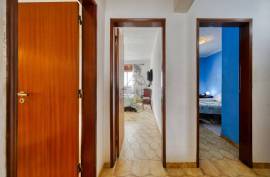 Furnished and Refurbished 3 Bedroom Apartment with 2 Bathrooms and Garage in Portimão Furnished and Refurbished 3 Bedroom Apartment with 2 Bathrooms and Garage in Portimão