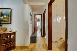 Furnished and Refurbished 3 Bedroom Apartment with 2 Bathrooms and Garage in Portimão Furnished and Refurbished 3 Bedroom Apartment with 2 Bathrooms and Garage in Portimão
