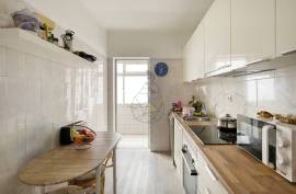 Furnished and Refurbished 3 Bedroom Apartment with 2 Bathrooms and Garage in Portimão Furnished and Refurbished 3 Bedroom Apartment with 2 Bathrooms and Garage in Portimão