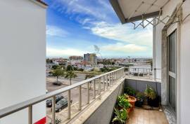 Furnished and Refurbished 3 Bedroom Apartment with 2 Bathrooms and Garage in Portimão Furnished and Refurbished 3 Bedroom Apartment with 2 Bathrooms and Garage in Portimão