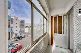 Furnished and Refurbished 3 Bedroom Apartment with 2 Bathrooms and Garage in Portimão Furnished and Refurbished 3 Bedroom Apartment with 2 Bathrooms and Garage in Portimão