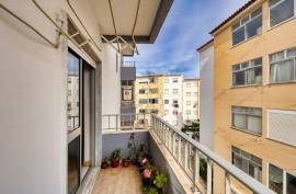 Furnished and Refurbished 3 Bedroom Apartment with 2 Bathrooms and Garage in Portimão Furnished and Refurbished 3 Bedroom Apartment with 2 Bathrooms and Garage in Portimão