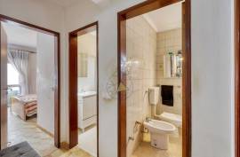 Furnished and Refurbished 3 Bedroom Apartment with 2 Bathrooms and Garage in Portimão Furnished and Refurbished 3 Bedroom Apartment with 2 Bathrooms and Garage in Portimão