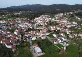 New 1 bedroom apartment with parking in the center of Vila do Avelar. New 1 bedroom apartment with parking in the center of Vila do Avelar.