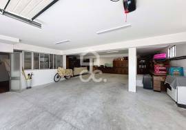 A Dream House with Large Environments and Excellent Exteriors A Dream House with Large Environments and Excellent Exteriors