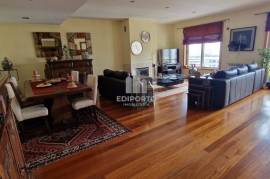5 bedroom apartment, top floor, center of Vila Nova de Gaia