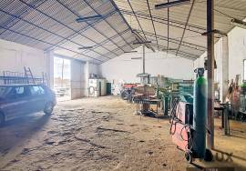 Workshop + company in full operation and equipped, with diesel supply pump Workshop + company in full operation and equipped, with diesel supply pump
