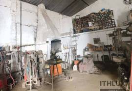 Workshop + company in full operation and equipped, with diesel supply pump Workshop + company in full operation and equipped, with diesel supply pump