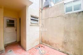 Beautiful ground floor apartment, 81m², for sale, 2 bedrooms, 1 full social bathroom, 1 parking space covered, Menino Deus, POA/RS