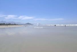 Summer Villa with Heated Pool in Gated Community | Guaratuba Beach, Bertioga Summer Villa with Heated Pool in Gated Community | Guaratuba Beach, Bertioga