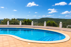 Exclusive 4-bedroom villa in Goldra, Loulé, boasting breathtaking panoramic views over the Algarve