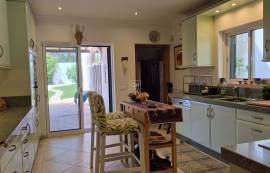 Exclusive 4-bedroom villa in Goldra, Loulé, boasting breathtaking panoramic views over the Algarve