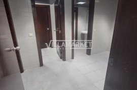 Stall shop with 370 m2 consisting of RC and basement located in the center of Póvoa de Santo Adrião