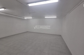 Stall shop with 370 m2 consisting of RC and basement located in the center of Póvoa de Santo Adrião