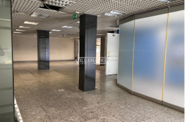 Stall shop with 370 m2 consisting of RC and basement located in the center of Póvoa de Santo Adrião