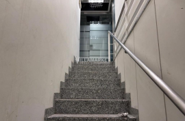 Stall shop with 370 m2 consisting of RC and basement located in the center of Póvoa de Santo Adrião