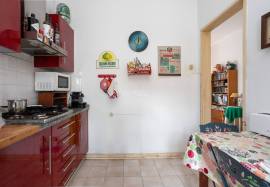 2 bedroom apartment inserted on the 1st floor of a two-family house located in the center of Aljustrel